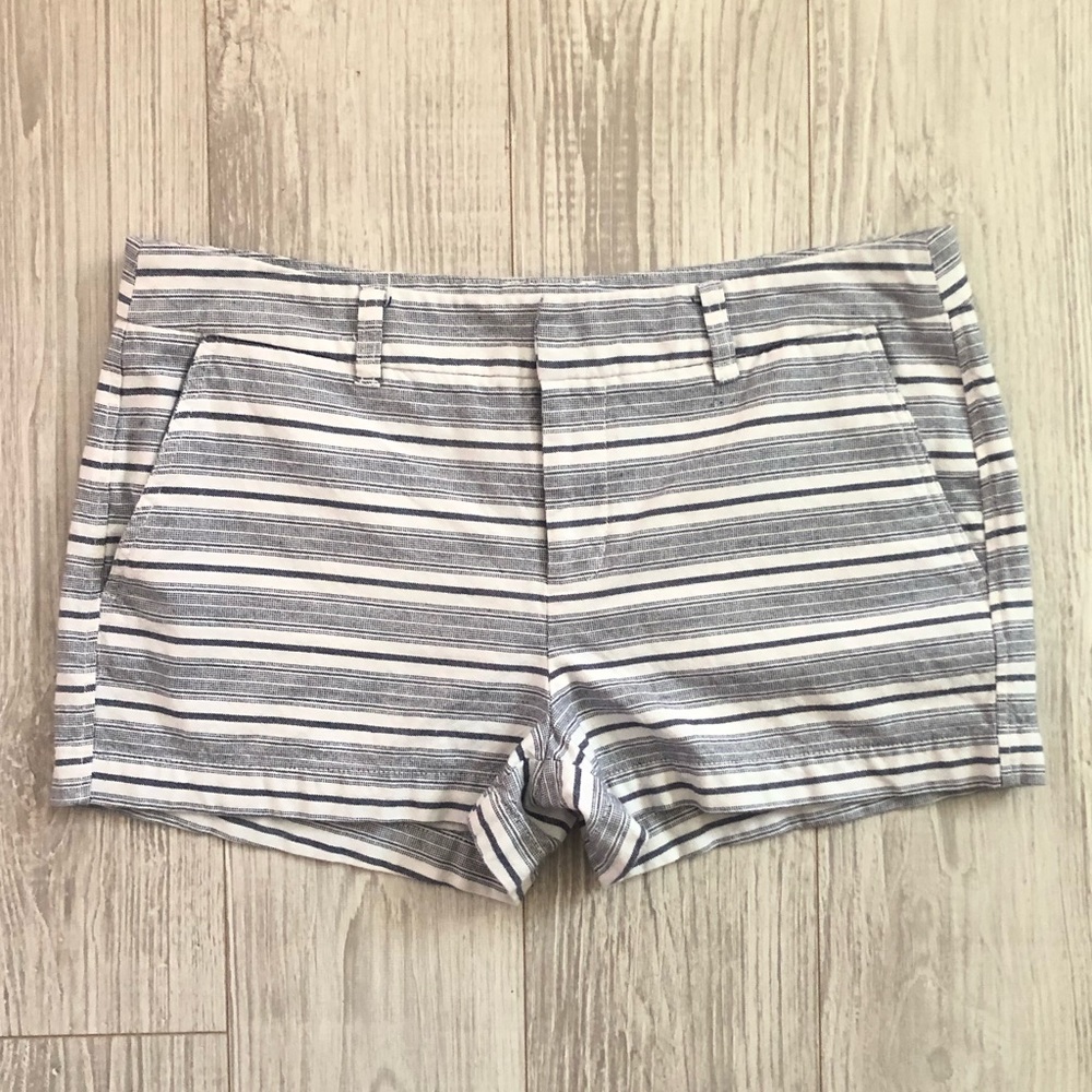 Women’s GAP 3 inch shorts - Picture 1 of 15